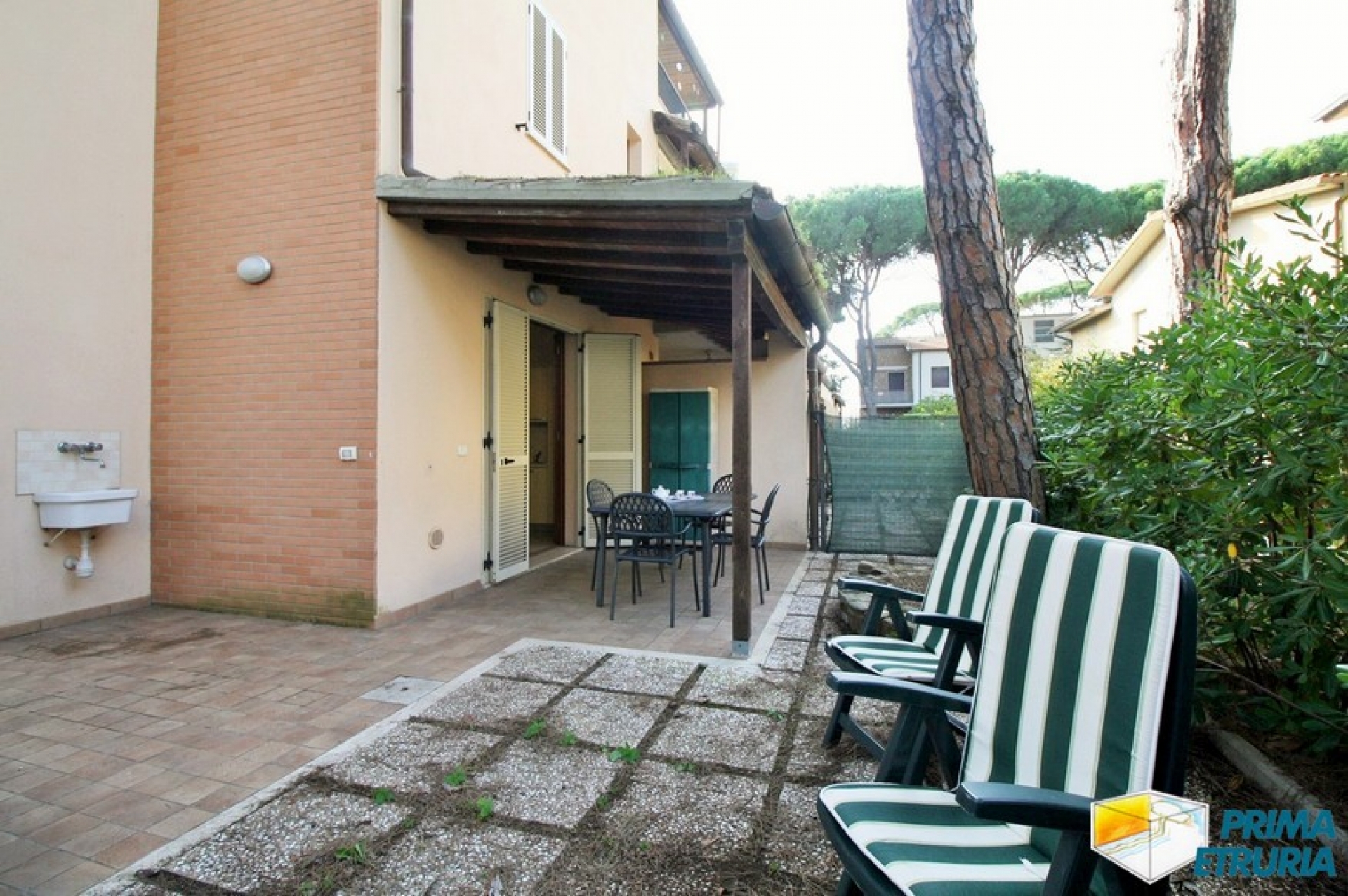 BILOCALE CON POSTO AUTO E GIARDINO - ZONA ROSMARINA -