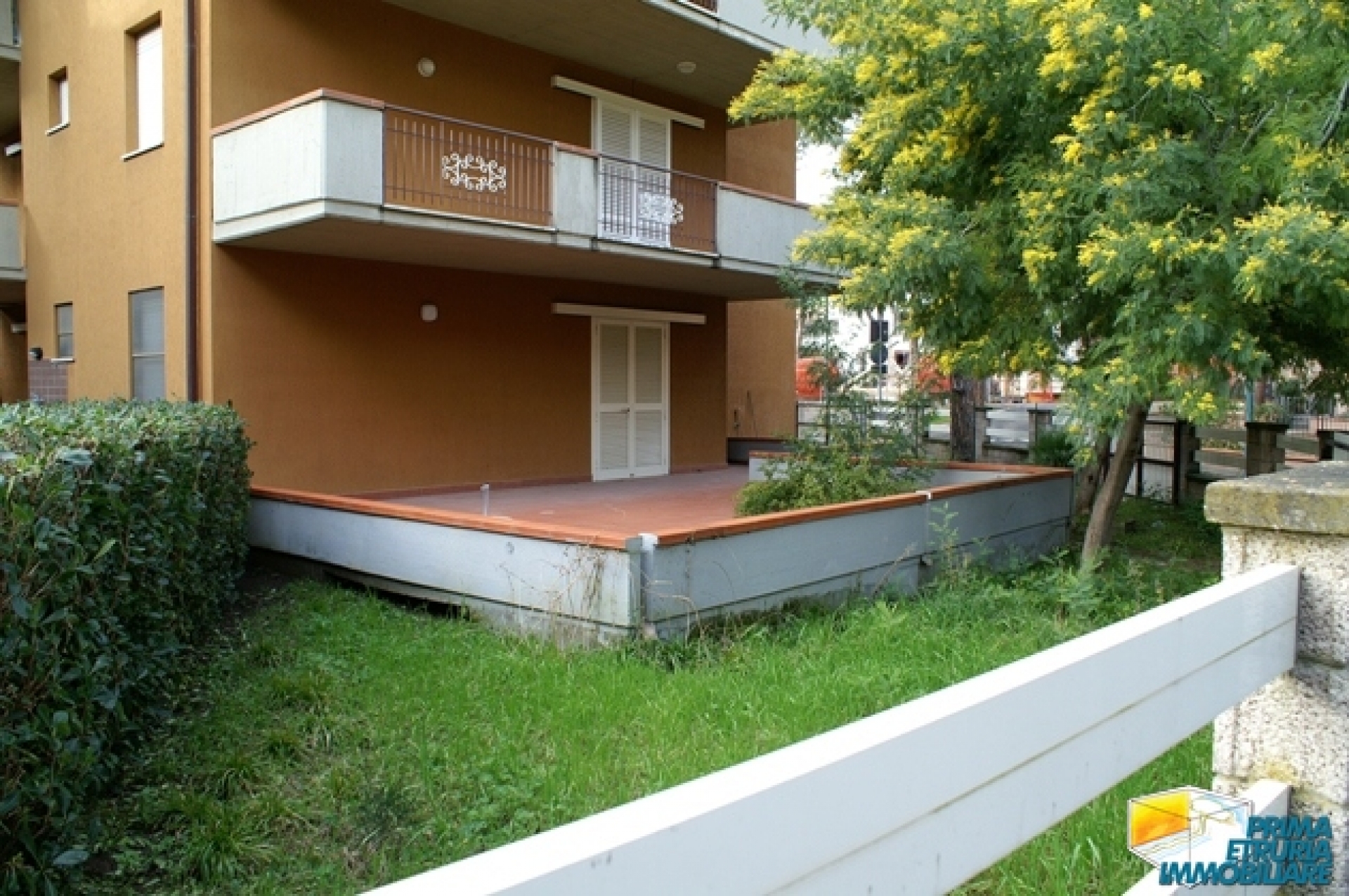 BILOCALE CON AMPIO GIARDINO IN VIA CALA DI FORNO - ZONA ROSMARINA - 