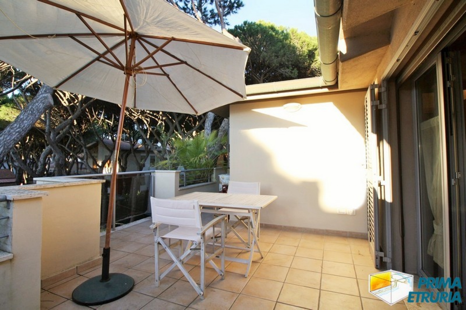 FANTASTICO BILOCALE CON BELLISSIMO SOLARIUM - ZONA ROSMARINA -