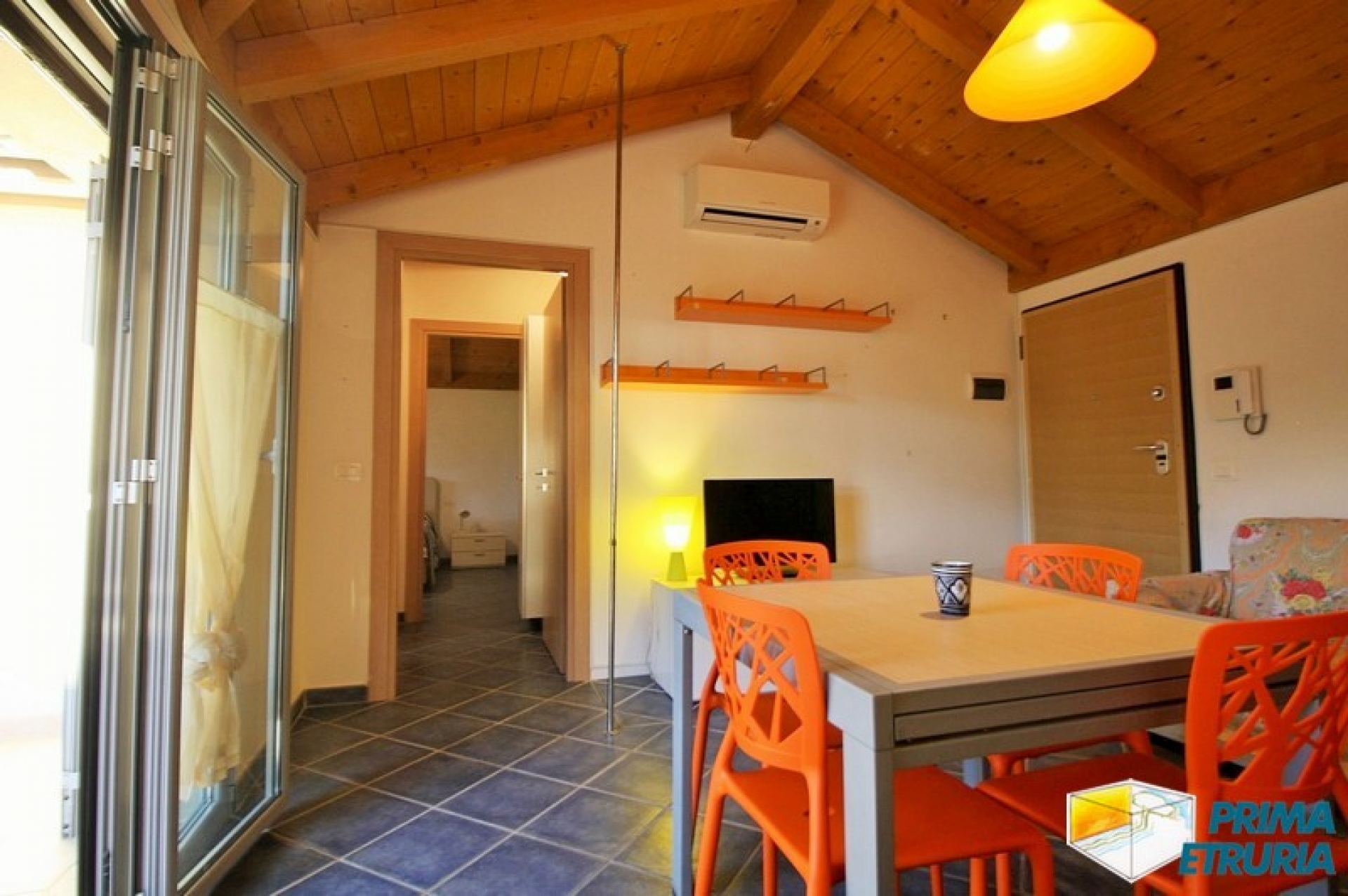 FANTASTICO BILOCALE CON BELLISSIMO SOLARIUM - ZONA ROSMARINA -