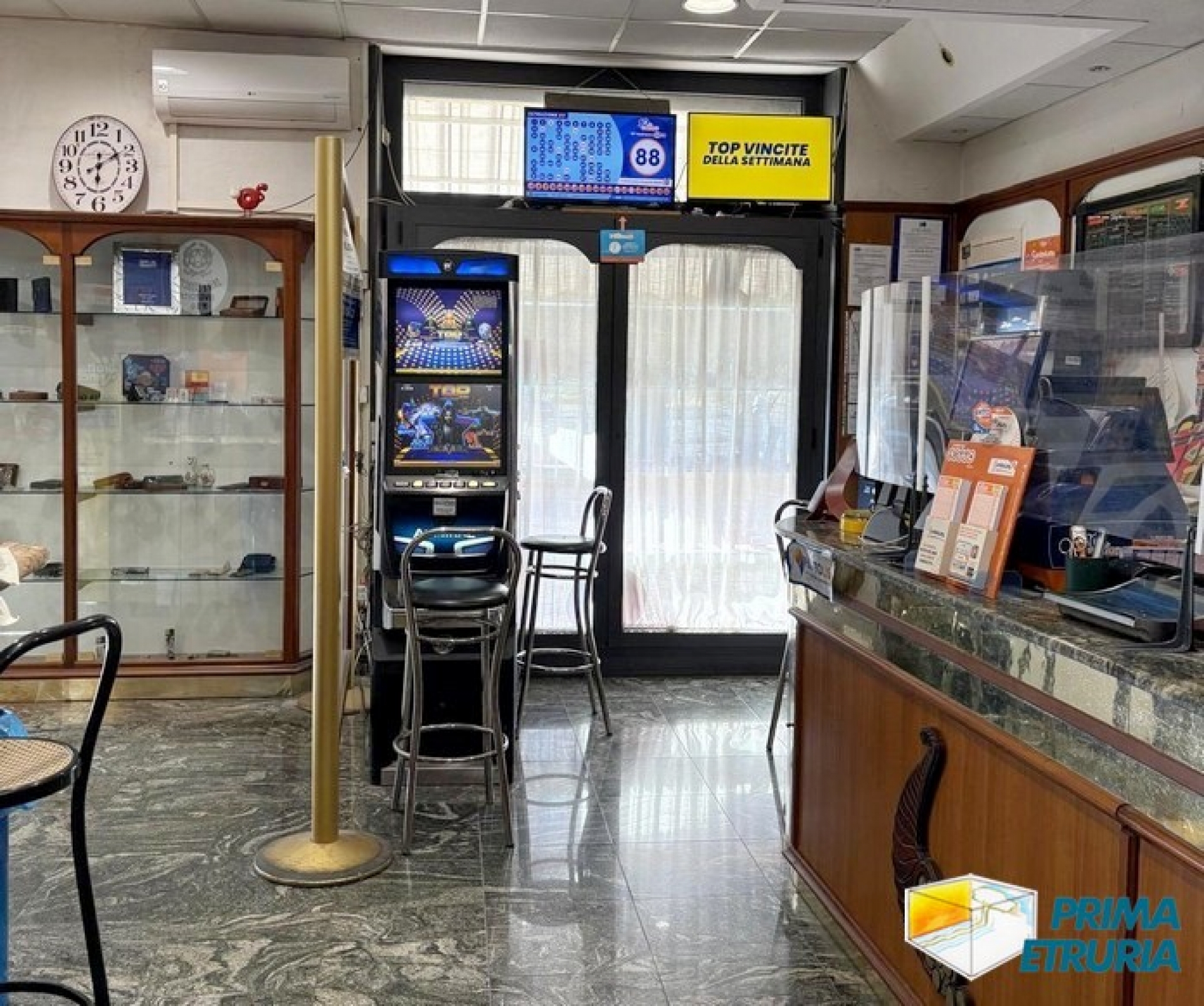 Tabaccheria ben avviata in vendita, con patentino esterno e posizione strategica - GROSSETO - 