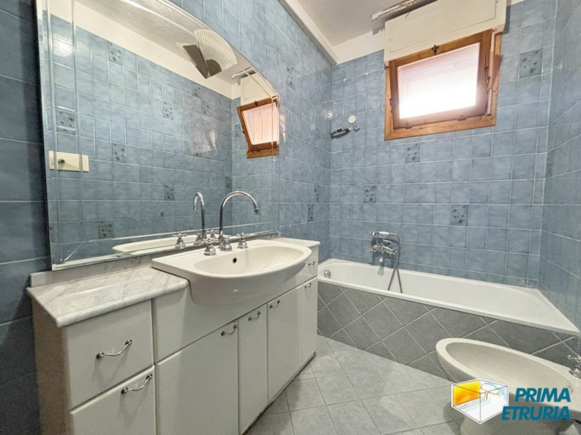 Ampio appartamento con terrazza abitabile e garage - ZONA TOMBOLO -