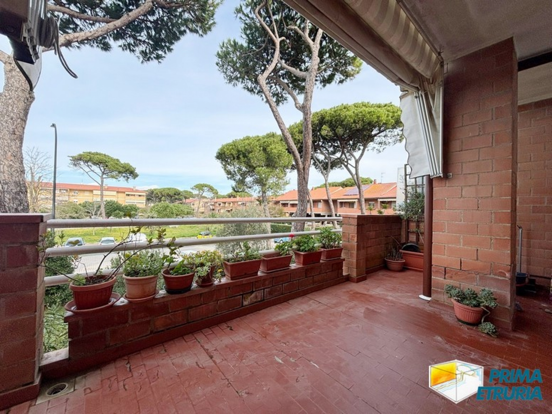 Ampio appartamento con terrazza abitabile e garage - ZONA TOMBOLO -