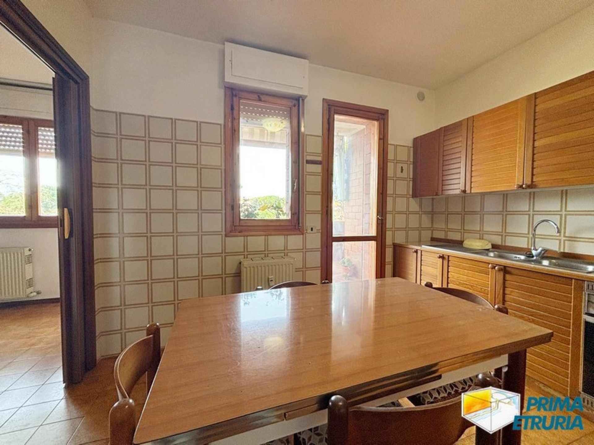 Ampio appartamento con terrazza abitabile e garage - ZONA TOMBOLO -