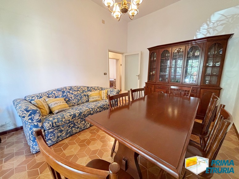 Trilocale con grande giardino privato a meno di 200 metri dal mare - ZONA ROSMARINA -