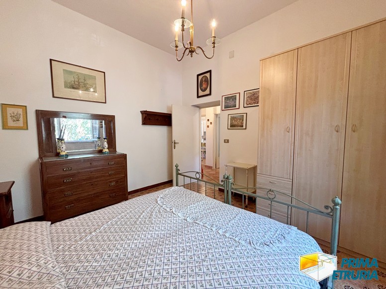Trilocale con grande giardino privato a meno di 200 metri dal mare - ZONA ROSMARINA -