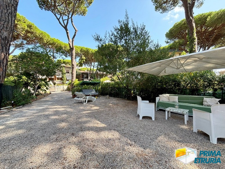 Monolocale con ampio giardino privato e posto auto - ZONA ROSMARINA -