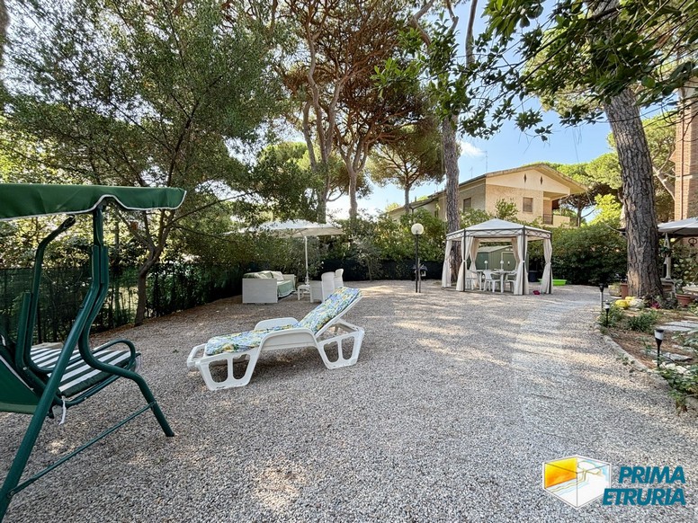 Monolocale con ampio giardino privato e posto auto - ZONA ROSMARINA -