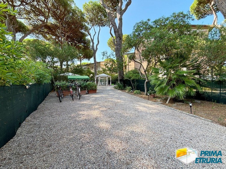 Monolocale con ampio giardino privato e posto auto - ZONA ROSMARINA -